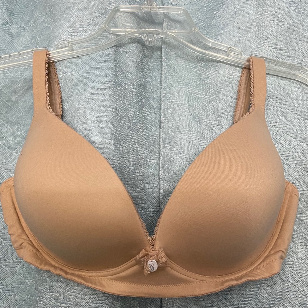 Victoria’s Secret Body by Victoria no-wire bra